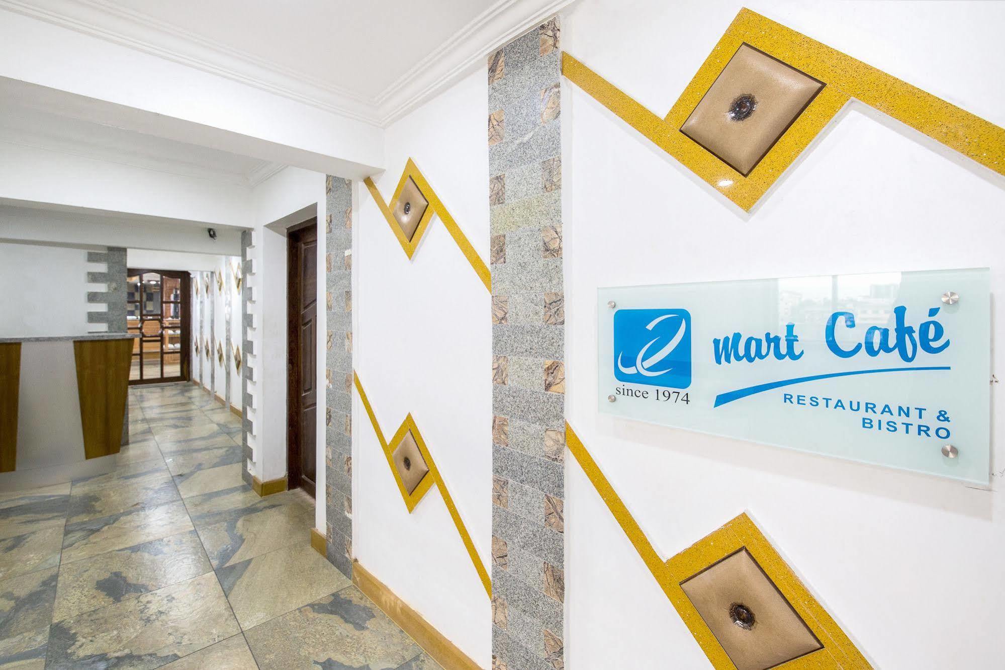 Hotel Mart View Kochi Dış mekan fotoğraf